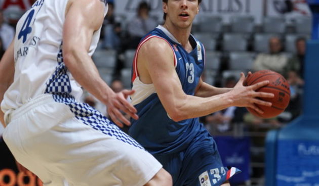 Zadar, 110410.
Dvorana Kresimira Cosica na Visnjiku.
Kosarkaska utakmica Lige za prvaka izmedju Zadra i CIbone.
Na fotografiji: Trent Plaisted i Marko Tomas
Foto: Vladimir Ivanov / CROPIX