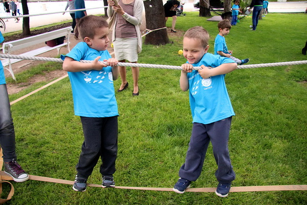 Sportska manifestacija za djecu “1000 koraka kroz 1000 ulica” SŠ “Loptica” Sportska manifestacija za djecu “1000 koraka kroz 1000 ulica” SŠ “Loptica”