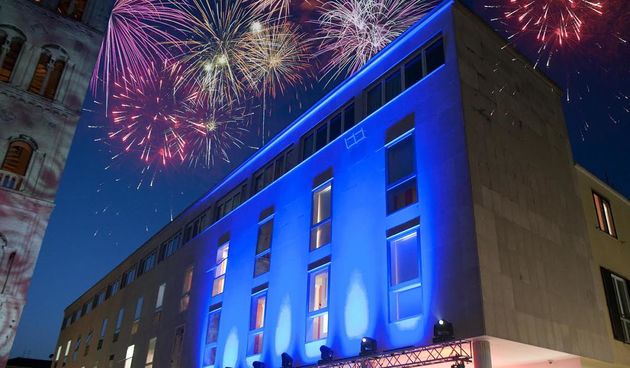 Doček nove i vatromet u ponoć by Caffe Bar Forum