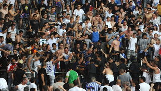 Zadar, 080610.
Dvorana Kresimir Cosic.
Cetvrta finalna kosarkaska utkmica izmedju Zadra i Cibone.
Na fotografiji: neredi na tribini.
Foto: Andrija Lucic / CROPIX Zadar, 080610.
Dvorana Kresimir Cosic.
Cetvrta finalna kosarkaska utkmica izmedju Zadra i Cibone.
Na fotografiji: neredi na tribini.
Foto: Andrija Lucic / CROPIX