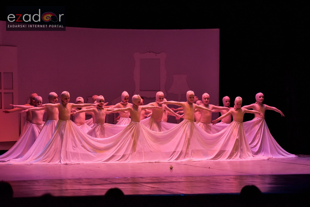 Predstava “Odgojoj” Plesne udruge Gesta u HNK Zadar