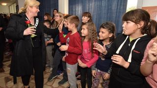 Predsjednica Kolinda Grabar Kitarović položila vijenac i zapalila svijeće za žrtve Škabrnje, Foto: Dino Stanin/PIXSELL