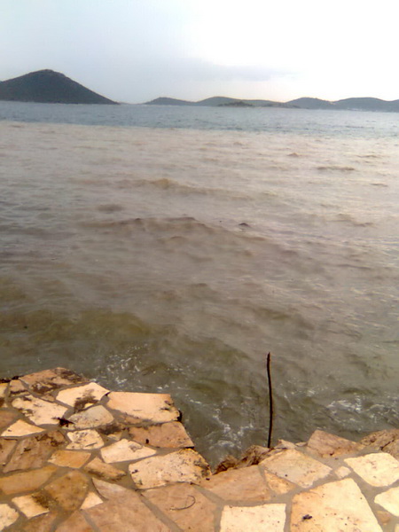 Pijavica s gradom poharala Dolaske Drage, Foto: Maria Dell’Orco Pijavica s gradom poharala Dolaske Drage, Foto: Maria Dell’Orco