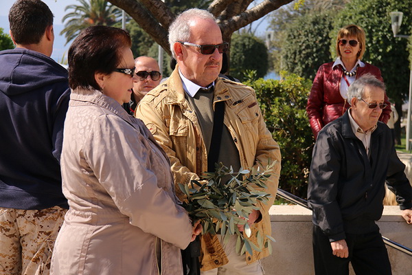 Cvjetnica 20. ožujka 2016: Nakon blagoslova maslinovih grančica, nadbisku Želimir Puljić predvodio je procesiju do katedrale sv. Stošije gdje je služio misno slavlje na kojem se pjevala Muka našeg Gospodina Cvjetnica 20. ožujka 2016: Nakon blagoslova maslinovih grančica, nadbisku Želimir Puljić predvodio je procesiju do katedrale sv. Stošije gdje je služio misno slavlje na kojem se pjevala Muka našeg Gospodina