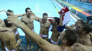 London, 120812.
Vaterpolo Arena.
Hrvatska muska vaterpolo reprezentacija igra finalnu utakmicu protiv Italije tijekom Olimpijskih Igara u Londonu.
Na fotografiji: Hrvatska je osvojila zlatnu medalju.
Foto: Drago Sopta / CROPIX London, 120812.
Vaterpolo Arena.
Hrvatska muska vaterpolo reprezentacija igra finalnu utakmicu protiv Italije tijekom Olimpijskih Igara u Londonu.
Na fotografiji: Hrvatska je osvojila zlatnu medalju.
Foto: Drago Sopta / CROPIX