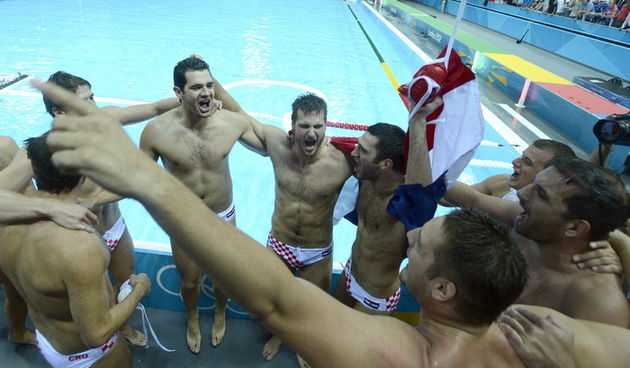 London, 120812.
Vaterpolo Arena.
Hrvatska muska vaterpolo reprezentacija igra finalnu utakmicu protiv Italije tijekom Olimpijskih Igara u Londonu.
Na fotografiji: Hrvatska je osvojila zlatnu medalju.
Foto: Drago Sopta / CROPIX