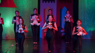 HNK Zadar: Bajka.hr Plesne udruge Gesta, Foto: Željko Karavida HNK Zadar: Bajka.hr Plesne udruge Gesta, Foto: Željko Karavida