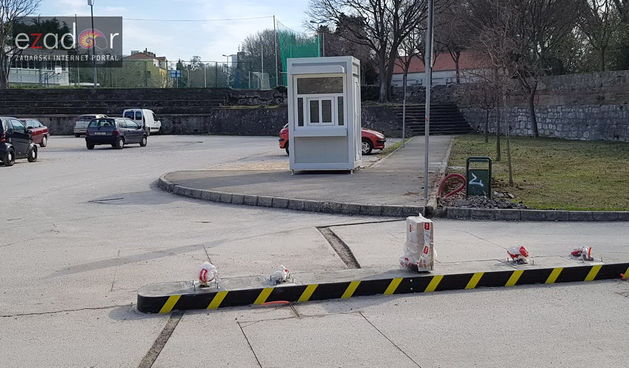 Naplatna kućica i rampa se postavljaju na parkiralištu u Jazinama