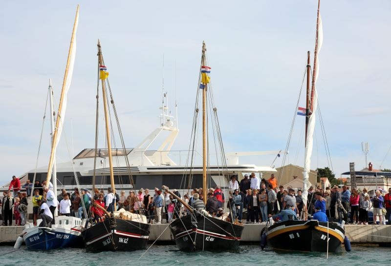 Murter: Po jakoj buri održana je tredicionalna 18. regata Latinsko idro – Murter 2015. Photo: Duško Jaramaz/PIXSELL Murter: Po jakoj buri održana je tredicionalna 18. regata Latinsko idro – Murter 2015. Photo: Duško Jaramaz/PIXSELL