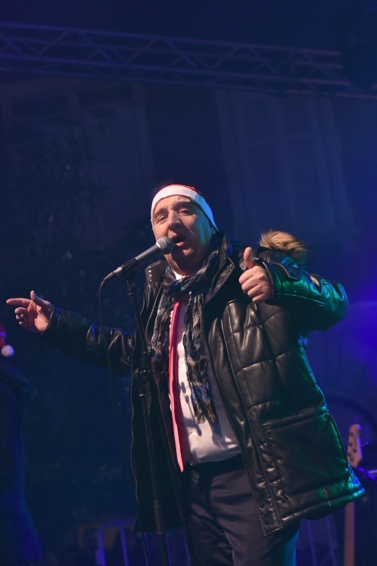 Mladen Grdović pjesmom uveo Poreč u Novu 2017.