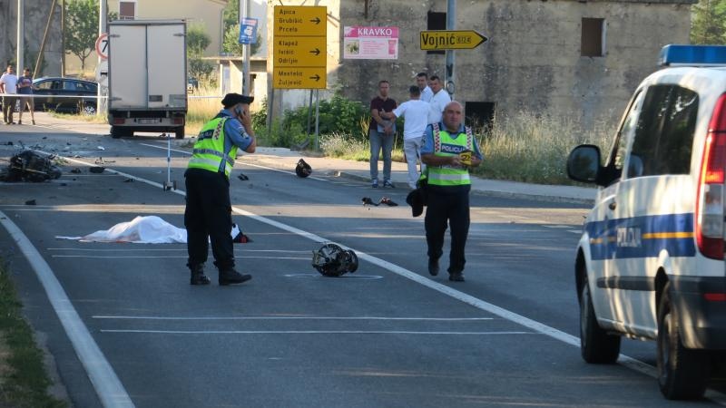 Troje mrtvih u stravičnoj prometnoj nesreći kod Trilja