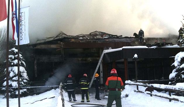 Bjelolasica, 250111.

Tijekom noci u Olimpijskom centru Bjelolasica doslo je do pozara u kojem su izgorjeli sportska dvorana i restoran.

Foto: Mario Pusic / CROPIX