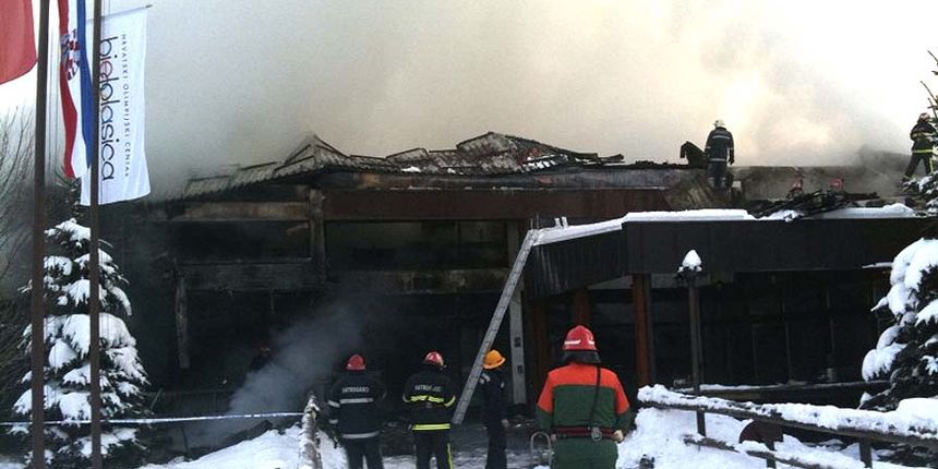 Bjelolasica, 250111.
Tijekom noci u Olimpijskom centru Bjelolasica doslo je do pozara u kojem su izgorjeli sportska dvorana i restoran.
Foto: Mario Pusic / CROPIX Bjelolasica, 250111.
Tijekom noci u Olimpijskom centru Bjelolasica doslo je do pozara u kojem su izgorjeli sportska dvorana i restoran.
Foto: Mario Pusic / CROPIX