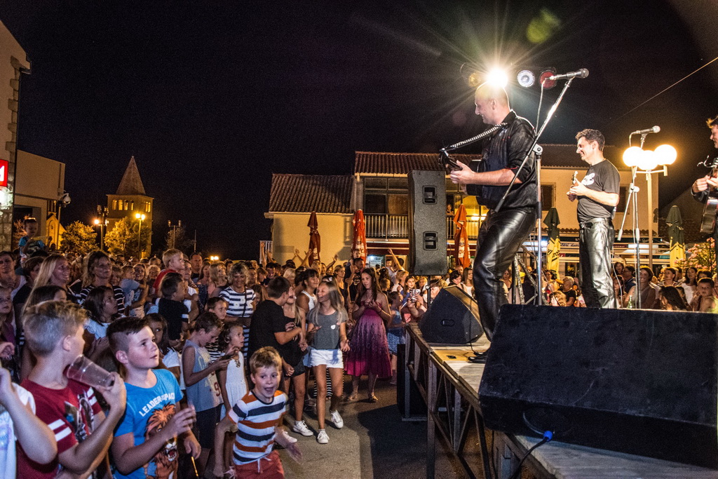 Tamburaški sastav Gazde u Povljani Tamburaški sastav Gazde u Povljani
