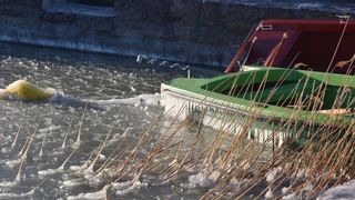 Zaledilo Vransko jezero u lučici na Prosici