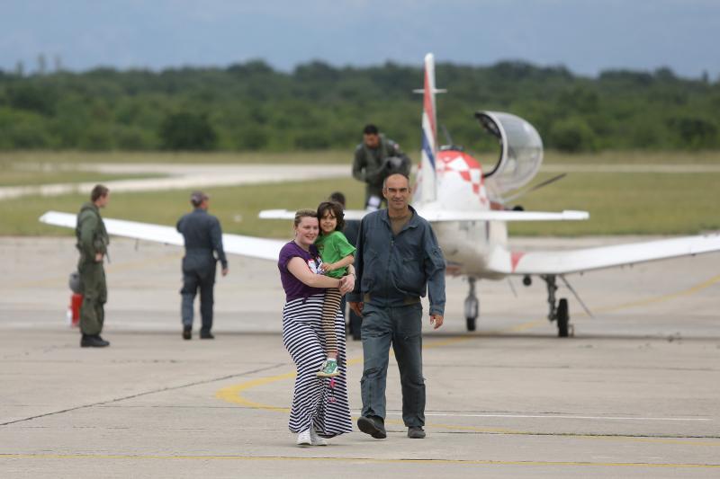 Štićenici humanitarne udruge “Jak kao Jakov” u posjeti zračnoj bazi Zemunik, Foto: Filip Brala/PIXSELL Štićenici humanitarne udruge “Jak kao Jakov” u posjeti zračnoj bazi Zemunik, Foto: Filip Brala/PIXSELL