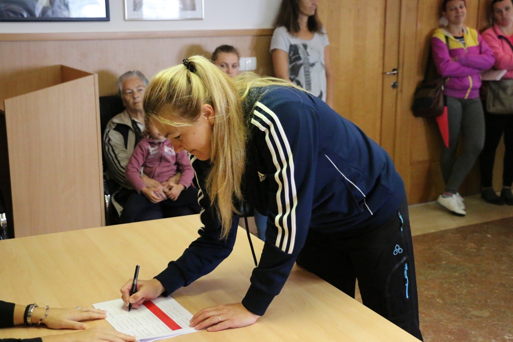 Vir: Dodjela materijalne pomoći roditeljima za nabavku udžbenika i školske opreme Vir: Dodjela materijalne pomoći roditeljima za nabavku udžbenika i školske opreme