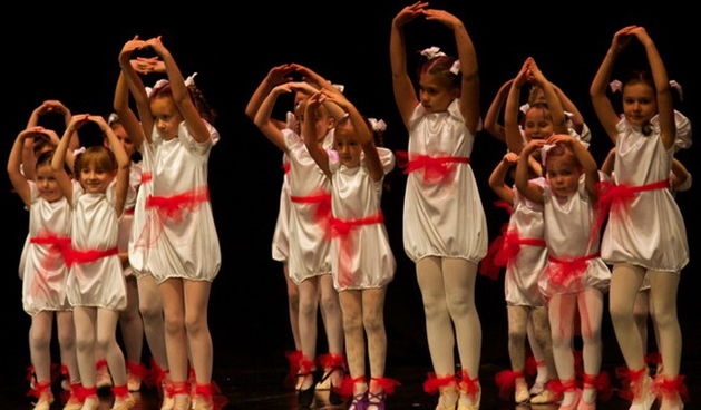 Plesna cestitka Zadarskog plesnog ansambla