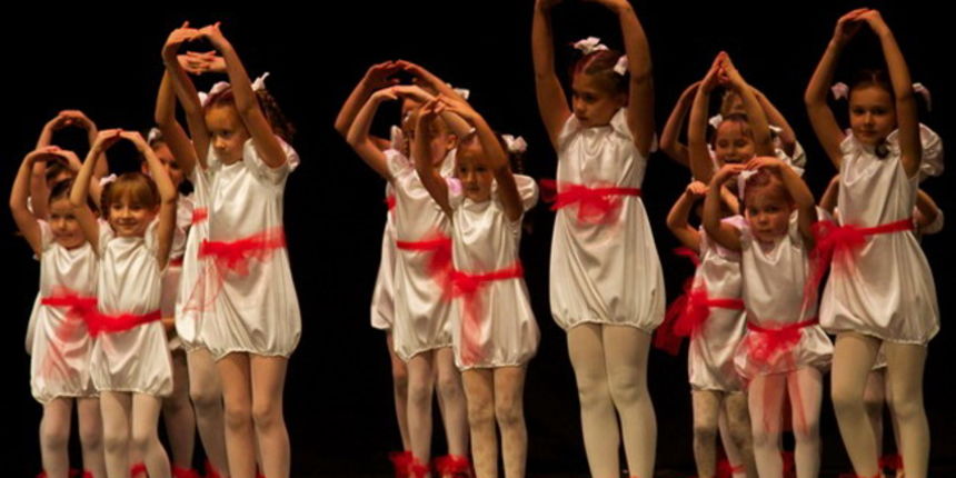 Plesna cestitka Zadarskog plesnog ansambla Plesna cestitka Zadarskog plesnog ansambla