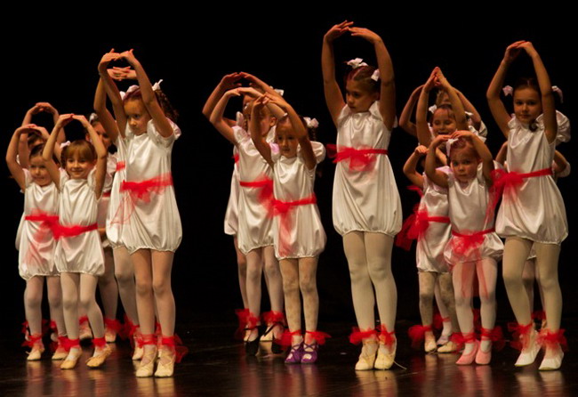 Plesna cestitka Zadarskog plesnog ansambla Plesna cestitka Zadarskog plesnog ansambla