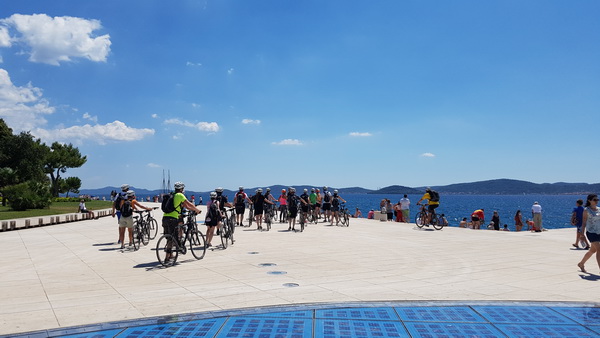 Đir uz more 19. srpnja 2016. – Uvala Draženica, kupalište Jadran, Moprske orgulje i Pozdrav suncu, zadarska riva… Foto: Mladen Malik Đir uz more 19. srpnja 2016. – Uvala Draženica, kupalište Jadran, Moprske orgulje i Pozdrav suncu, zadarska riva… Foto: Mladen Malik