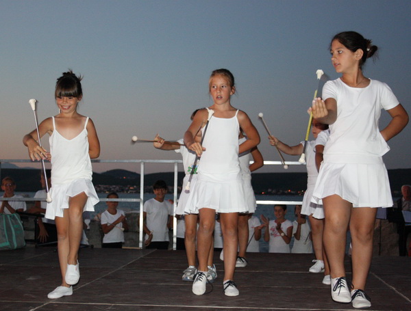 Vecer folklora: KUD Nevijana i ansambl Horenak u Nevidjenima Vecer folklora: KUD Nevijana i ansambl Horenak u Nevidjenima