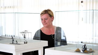 Slavonski Brod 16042013.
Slobodni umjetnik Tihomir Sarajcic izlozio je 12 skulptura scena iz pripovjetke Cudnovate zgode segrta Hlapica povodom Dana Ivane Brlic Mazuranic.Skulpture su napravljene od savijanjem i zavarivanjem zeljeza i to postupkom TIG.
Na