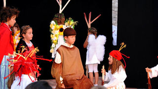 Polaznici dramsko lutkarske radionice Donatolina iz Kazališta lutaka Zadar gostovali su na ovogodišnjem Međunarodnom dječjem festivalu u Šibeniku sa predstavom “Šuma Striborova”, foto: Dino Bara Polaznici dramsko lutkarske radionice Donatolina iz Kazališta lutaka Zadar gostovali su na ovogodišnjem Međunarodnom dječjem festivalu u Šibeniku sa predstavom “Šuma Striborova”, foto: Dino Bara
