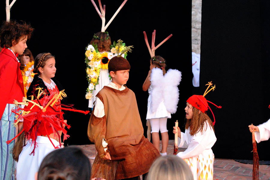 Polaznici dramsko lutkarske radionice Donatolina iz Kazališta lutaka Zadar gostovali su na ovogodišnjem Međunarodnom dječjem festivalu u Šibeniku sa predstavom “Šuma Striborova”, foto: Dino Bara Polaznici dramsko lutkarske radionice Donatolina iz Kazališta lutaka Zadar gostovali su na ovogodišnjem Međunarodnom dječjem festivalu u Šibeniku sa predstavom “Šuma Striborova”, foto: Dino Bara