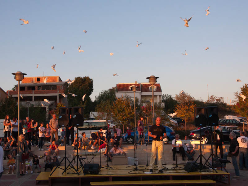 Bili Brig kod Ošk. Zadarski otoci: Svečanost imenovanja trga po D.T. Gavranu, foto: Darko Belančić