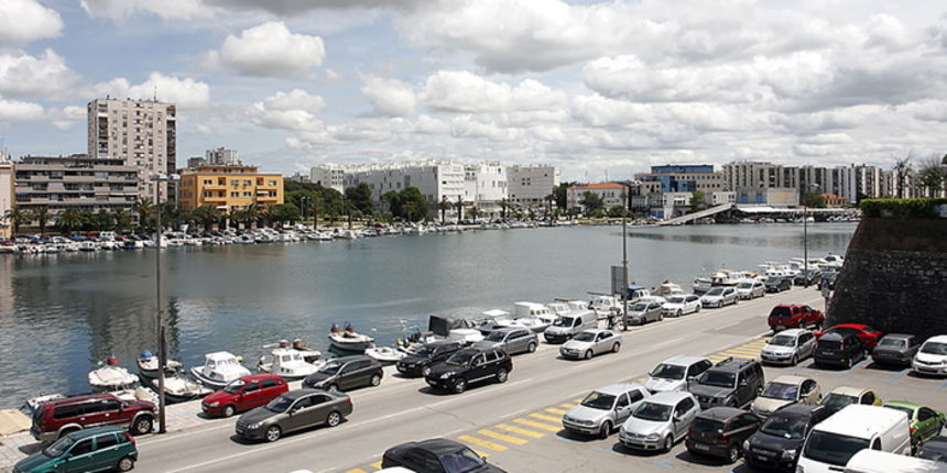 Đir po gradu 22. svibnja 2013, Obala kralja Tomislava; Luka/parkiraliste/promet. Foto: Čedo Kaica Đir po gradu 22. svibnja 2013, Obala kralja Tomislava; Luka/parkiraliste/promet. Foto: Čedo Kaica