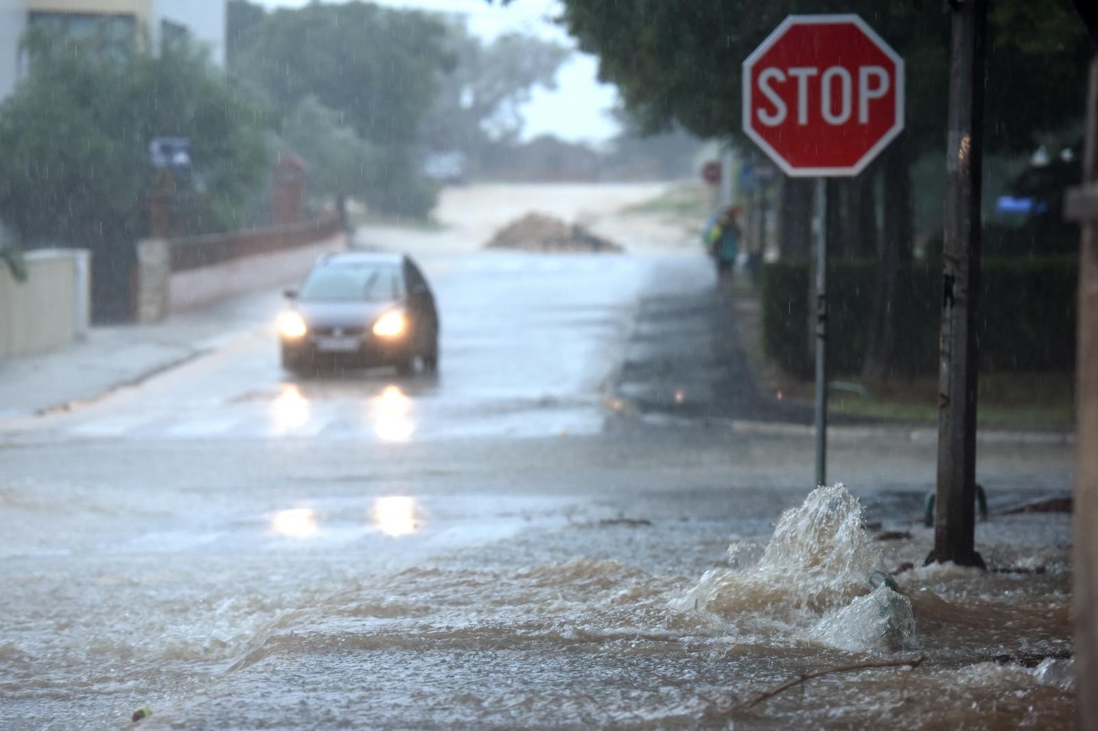 Kišna kataklizma u Zadru: poplavljen cijeli grad