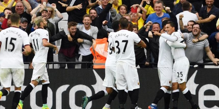 Slavlje igrača i navijača Watforda, foto: premierleague Slavlje igrača i navijača Watforda, foto: premierleague