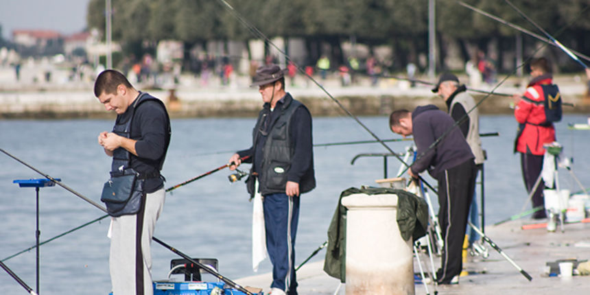 Kup sv. Krševana – Natjecanje u ribolovu s rive (foto:Saša Čuka)