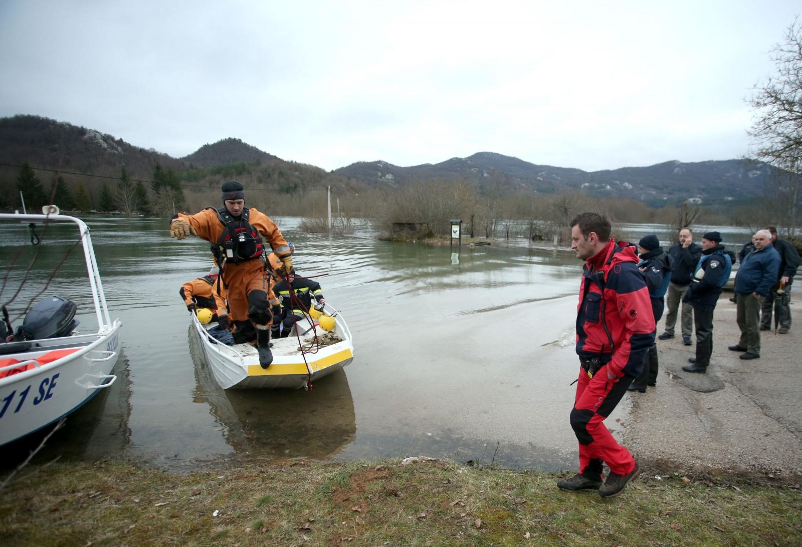 Na području Kosinja proglašeno izvanredno stanje obrane od poplava Na području Kosinja proglašeno izvanredno stanje obrane od poplava