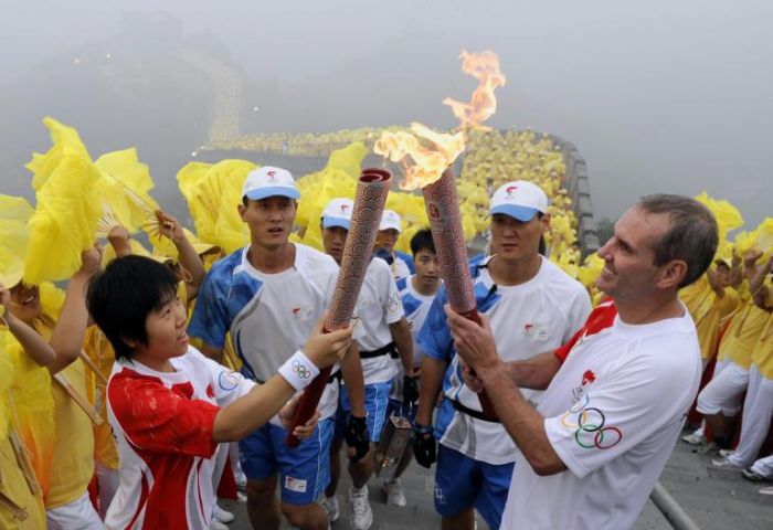 Olimpijska baklja na kineskom zidu