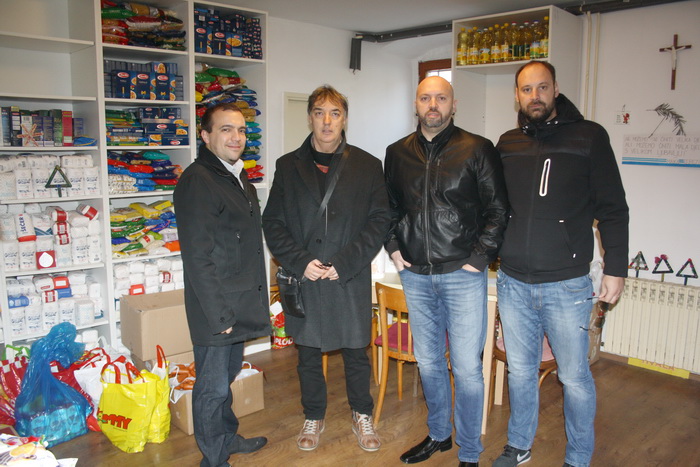 Zadarski sportaši i sportski novinari velikog srca napunili Socijalnu samoposlugu Zadarski sportaši i sportski novinari velikog srca napunili Socijalnu samoposlugu