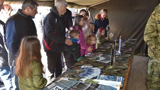 Otvorena izložba vojne opreme, oružja i vozila na zadarskoj rivi