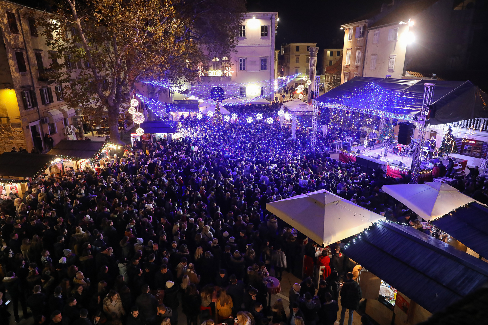 Pogled iz zraka: Svečano otvorenje manifestacije “Advent u Zadru”