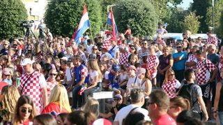 Zadar dočekao svoje Vatrene: Sve generacije okupile se na Forumu