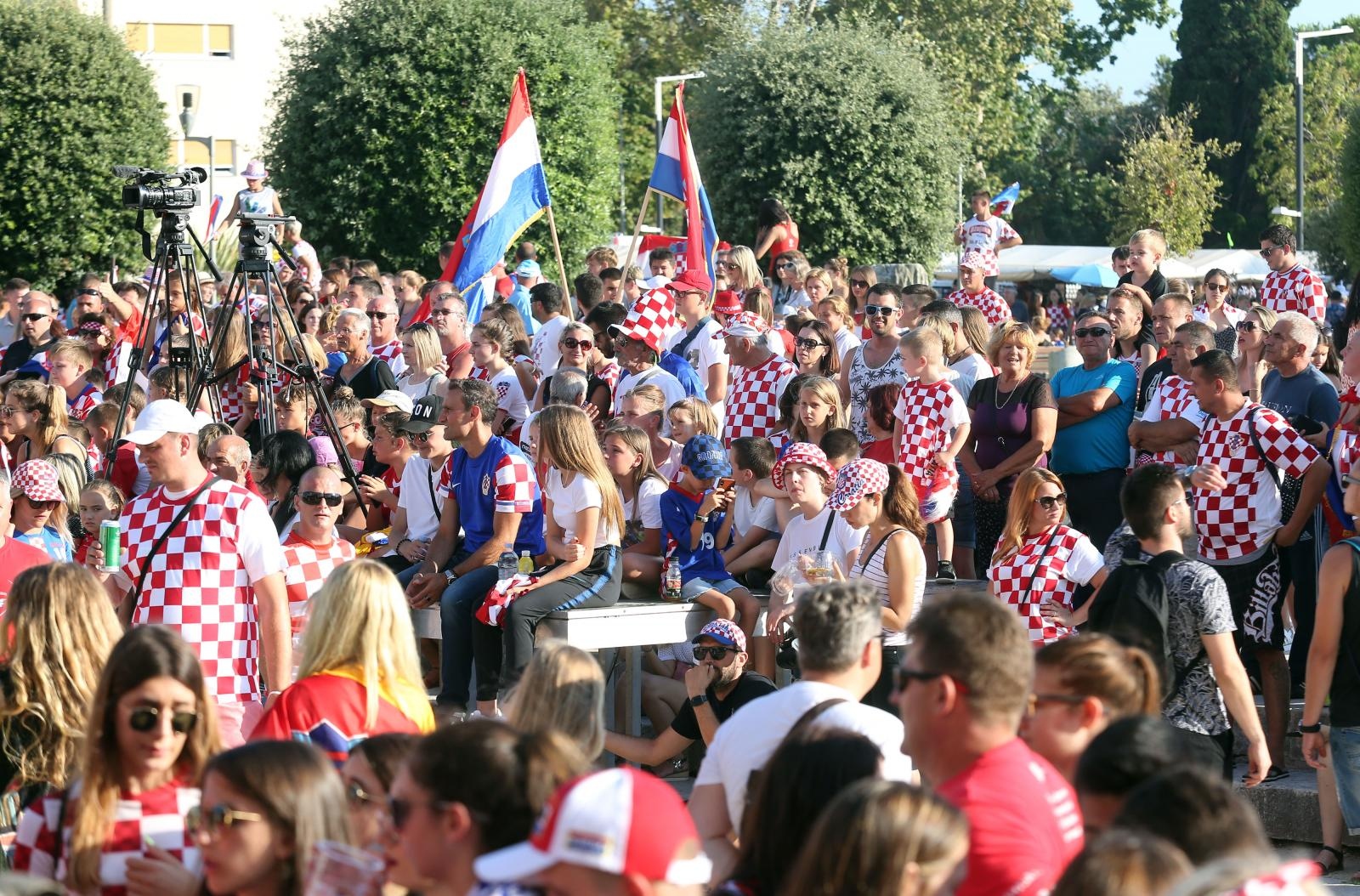 Zadar dočekao svoje Vatrene: Sve generacije okupile se na Forumu