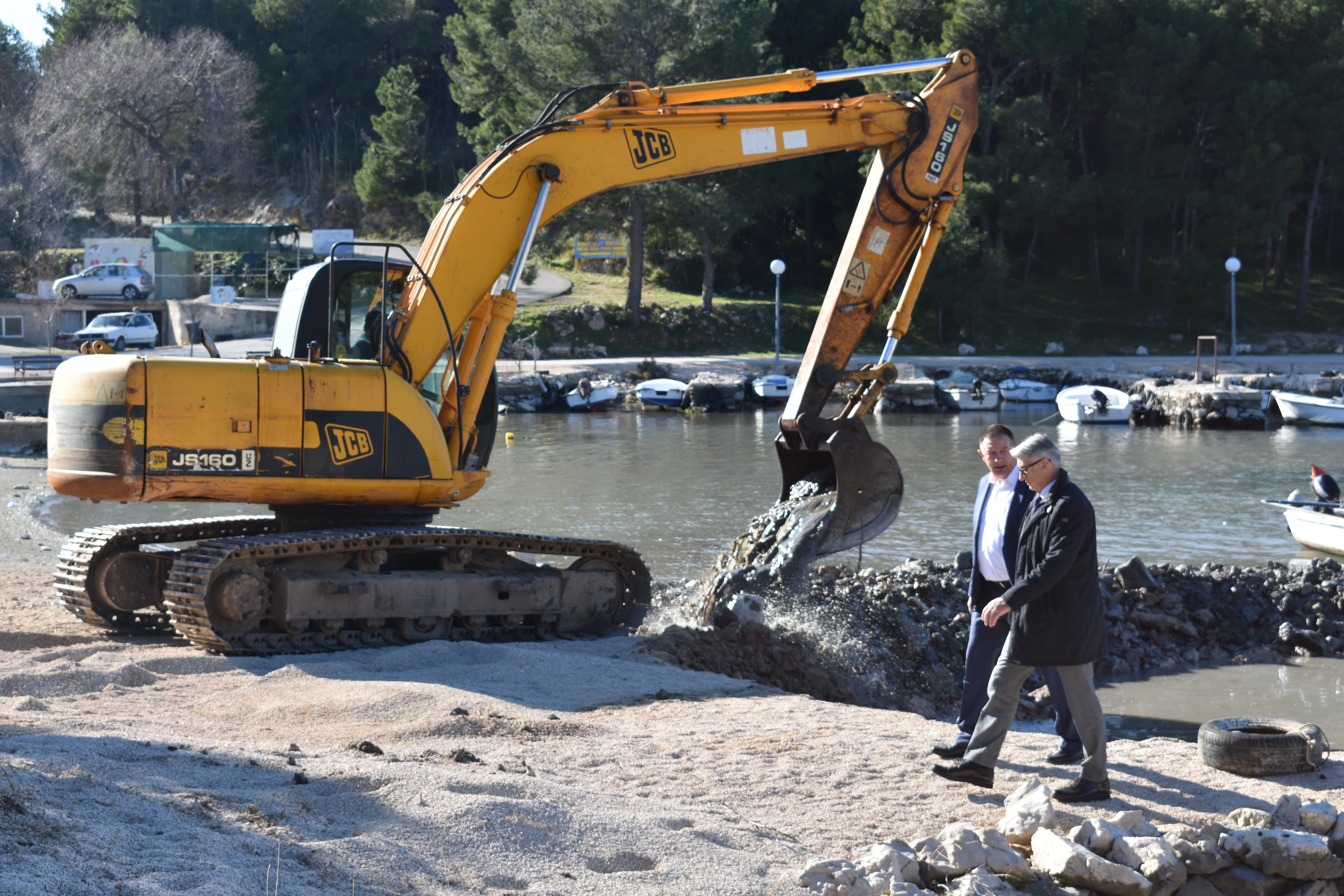 Otvoren dječji vrtić u Pakoštanima i započeli radovi na izgradnji luke u Dragama Otvoren dječji vrtić u Pakoštanima i započeli radovi na izgradnji luke u Dragama