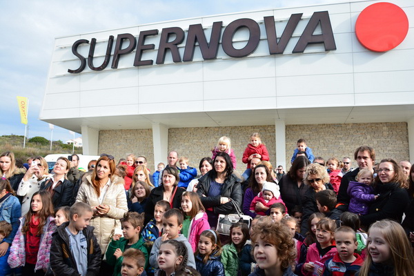 Supernova Zadar: Sveti Nikola i kamion Djeda mraza, Foto: Iva Perinčić Supernova Zadar: Sveti Nikola i kamion Djeda mraza, Foto: Iva Perinčić