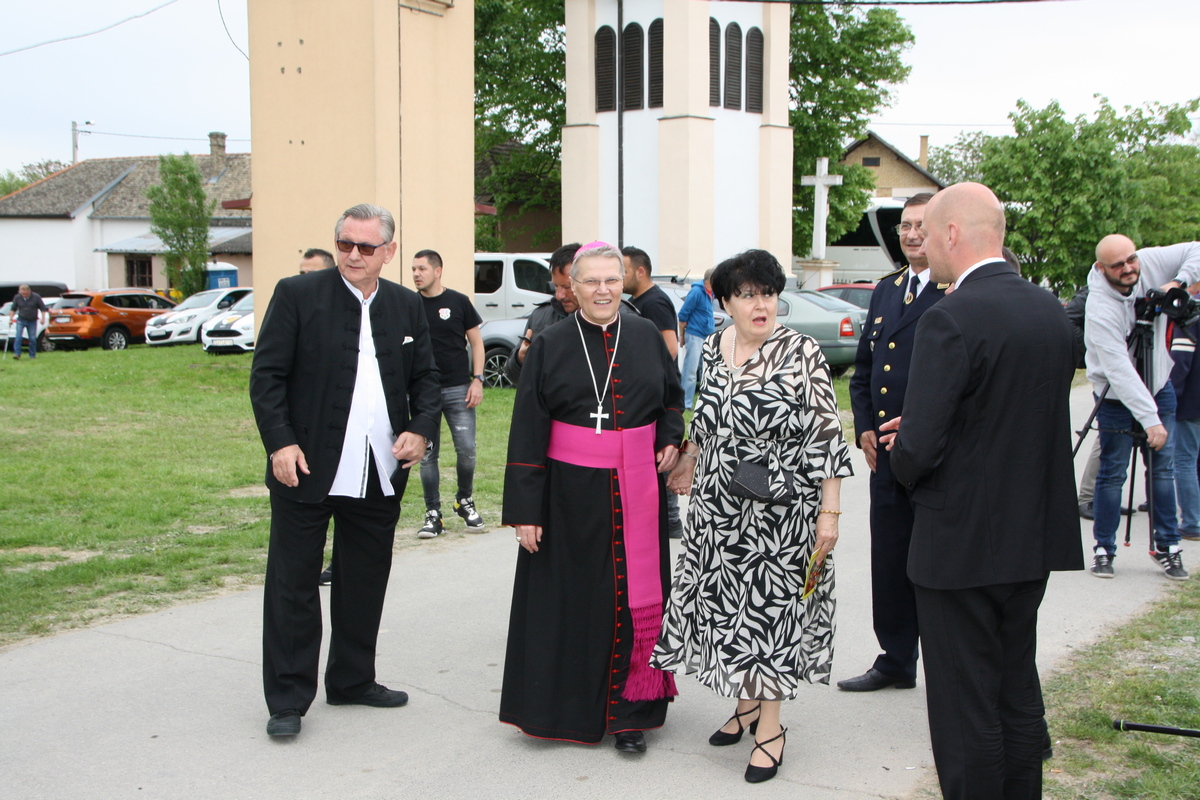 Donacija Vukšićkih bećara novoj crkvi u Baranji