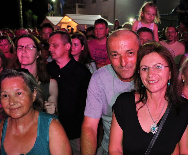Virsko ljeto 2016: Dražen Zečić Zeko i Banana Band raspjevali i rasplesali Vir