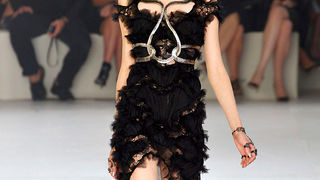 Sarah Burton za Alexander McQueen: Proljeće 2012 Sarah Burton za Alexander McQueen: Proljeće 2012