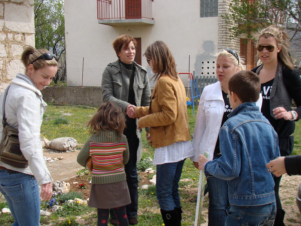 Humanitani uskrsni konvoj Zadar – Oklaj