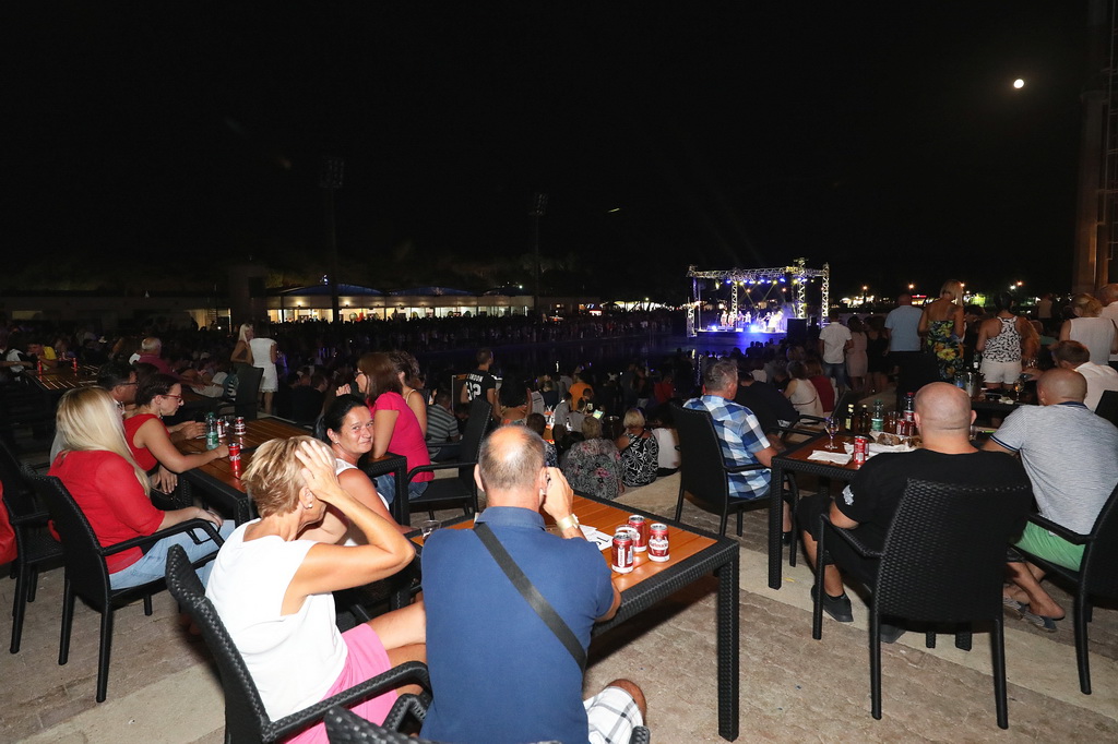 Halid Bešlić maestralno zaključio koncertnu sezonu u Biogradu na Moru