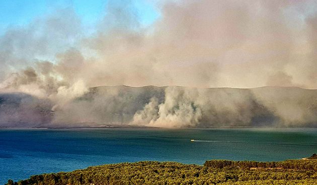 Požar u Parku prirode Vransko jezero i naselju Radašinovci još hara