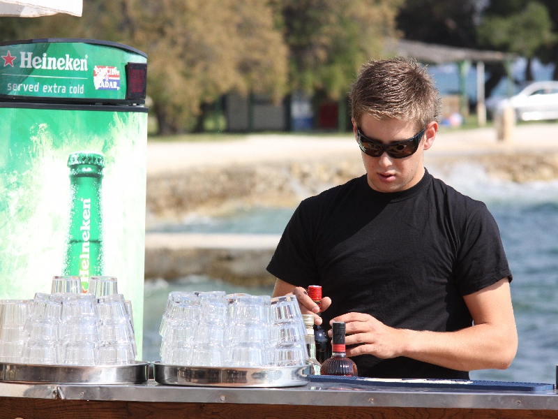 DJ Ivan Komlinovic u Medussa baru